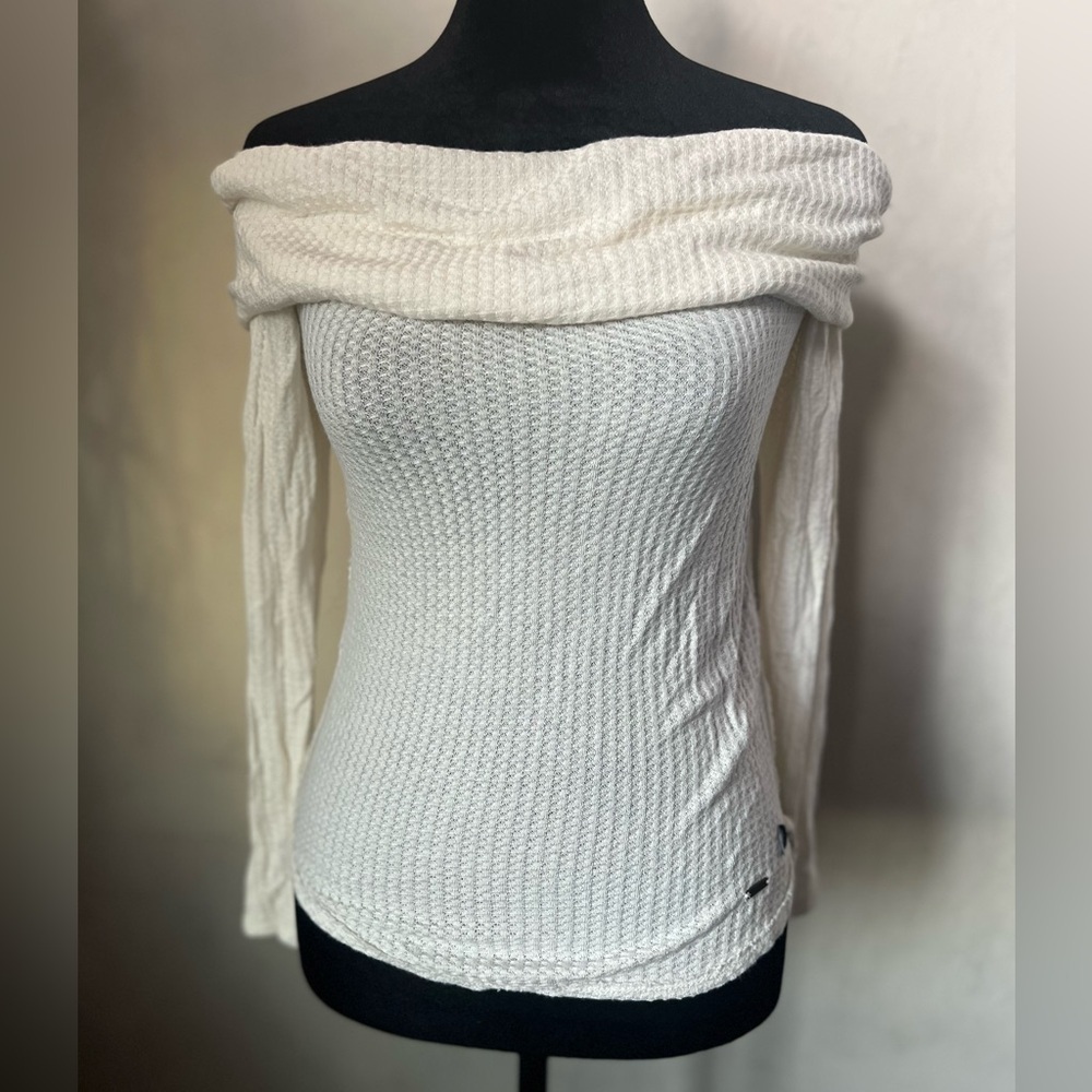 Hollister Cream Off Shoulder long sleeves top. NWT and Size Medium